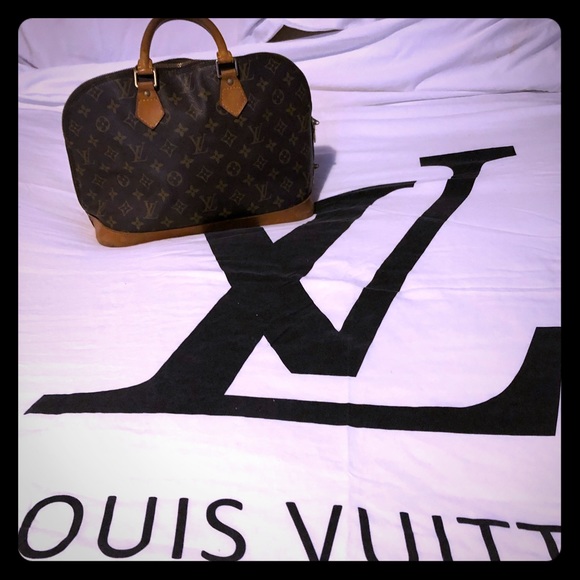 Louis Vuitton Handbags - Louis Vuitton Alma bag Louis Vuitton Handbags - Louis Vuitton Alma bag